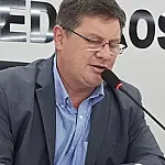 Bira pede instalação de lixeiras em cruzamentos de Corumbá