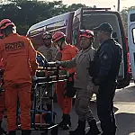 Colisão em caminhão estacionado deixa motociclista ferido em Corumbá