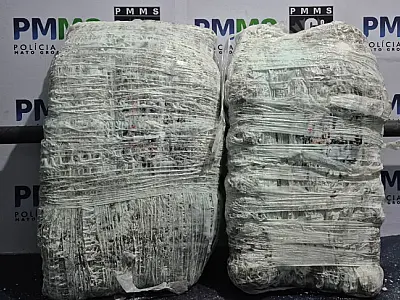 Duas pessoas são presas com mais de 33 kg de maconha em ônibus na BR-262