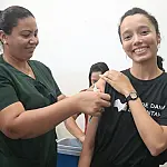 Saúde Única promove vacinação humana e animal no Moinho Cultural
