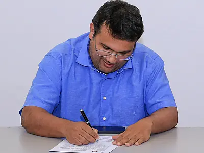 Prefeito sanciona jornada de 30 horas para enfermagem em Corumbá