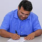 Prefeito sanciona jornada de 30 horas para enfermagem em Corumbá