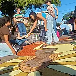 Fiéis confeccionam tapetes e celebram Corpus Christi em Corumbá