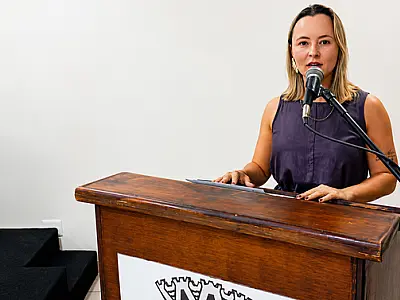 Afastamento de vereadora abre caminho para comando da Educação