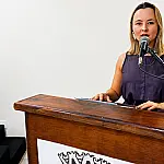 Afastamento de vereadora abre caminho para comando da Educação