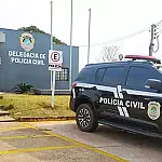 Padrasto foge após ser flagrado pela mãe estuprando enteada de 10 anos em Amambai