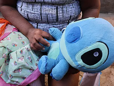 Órfãos do feminicídio em Corumbá recebem amparo social público para enfrentar o luto