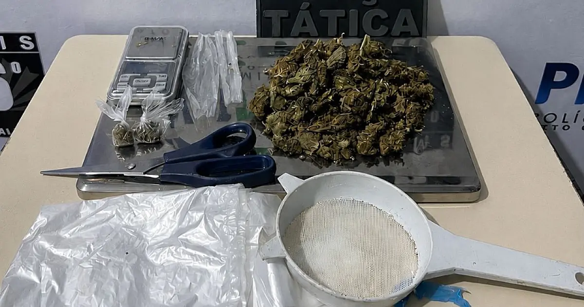 Força Tática desarticula ponto de venda de drogas no Padre Ernesto Sassida