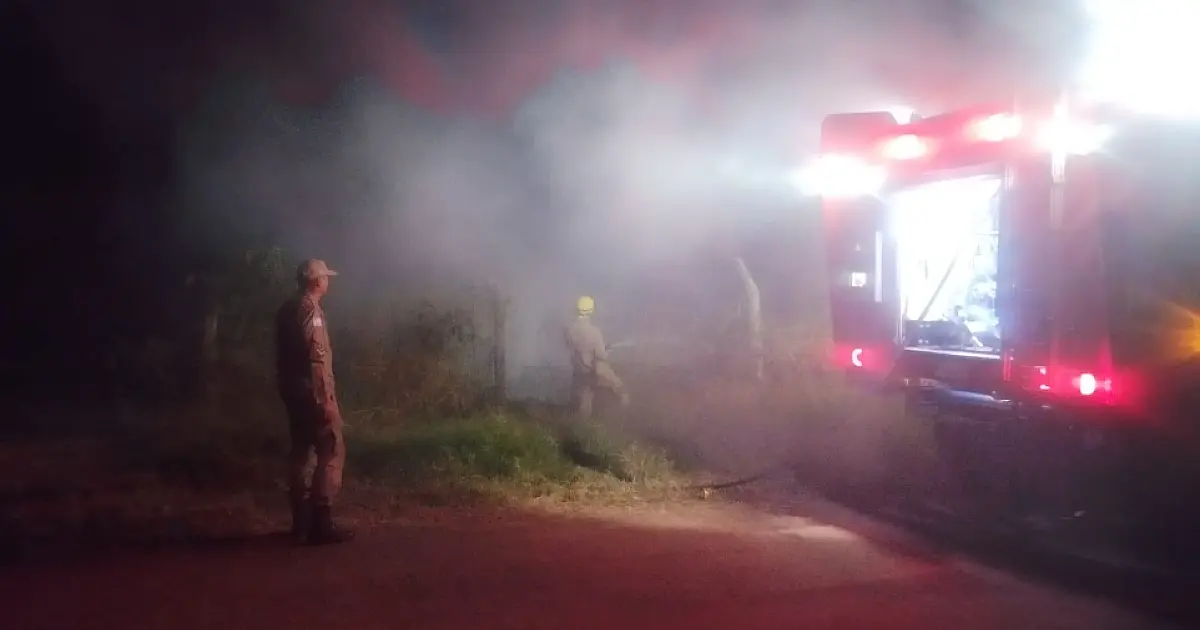 Bombeiros controlam incêndio no Anel Viário de Corumbá