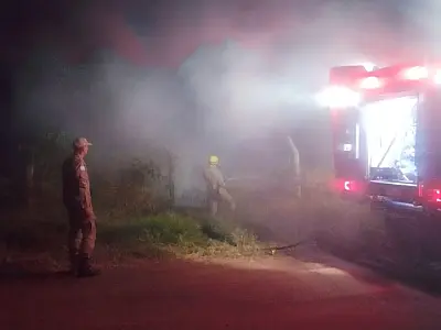 Bombeiros controlam incêndio no Anel Viário de Corumbá