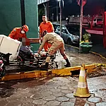 Motociclista fica ferido após queda no cruzamento das Ruas Delamare e Antônio João