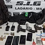 Polícia prende foragido e apreende armas e drogas em Ladário