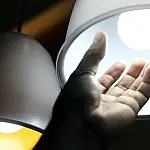 Bandeira tarifária das contas de luz segue amarela em julho
